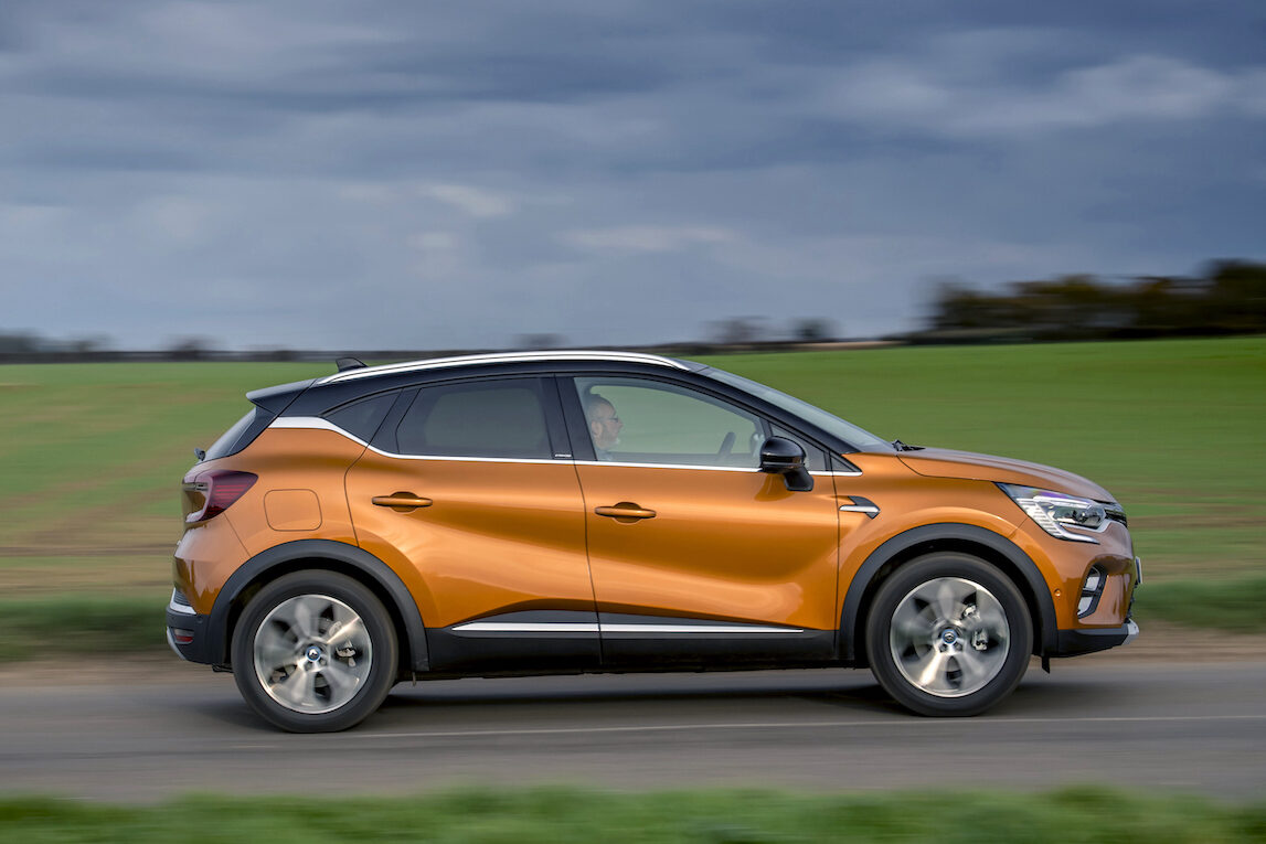 Renault Captur PHEV review driving - EVs Unplugged