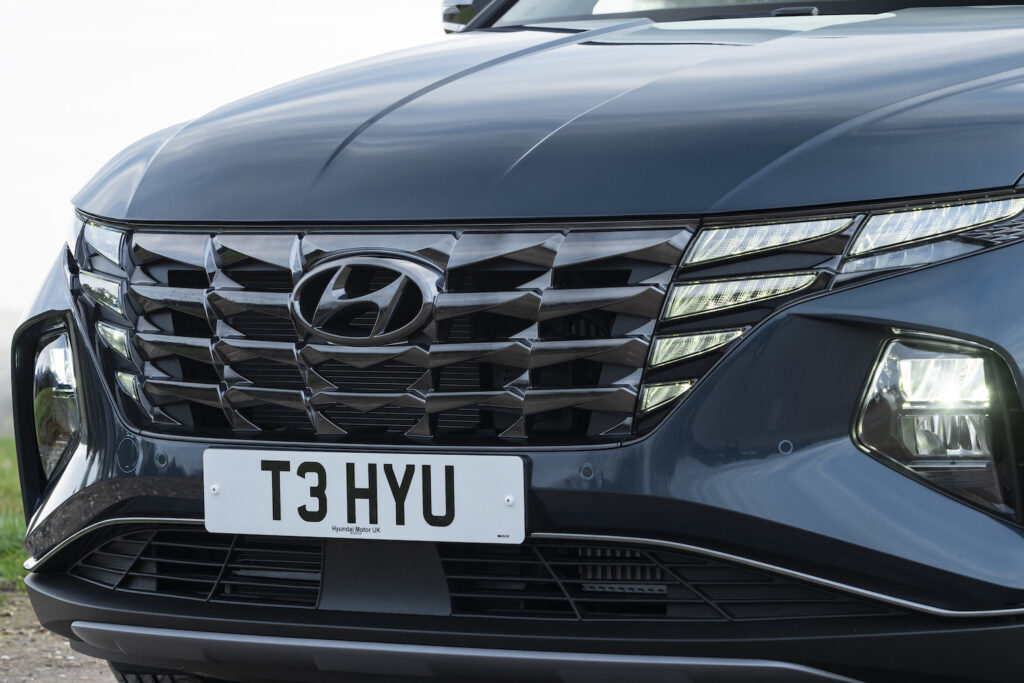 Hyundai Tucson Plug-In Hybrid front grille - EVs Unplugged
