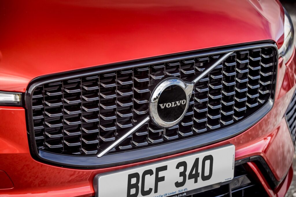 Volvo XC60 Recharge PHEV front grille - EVs Unplugged