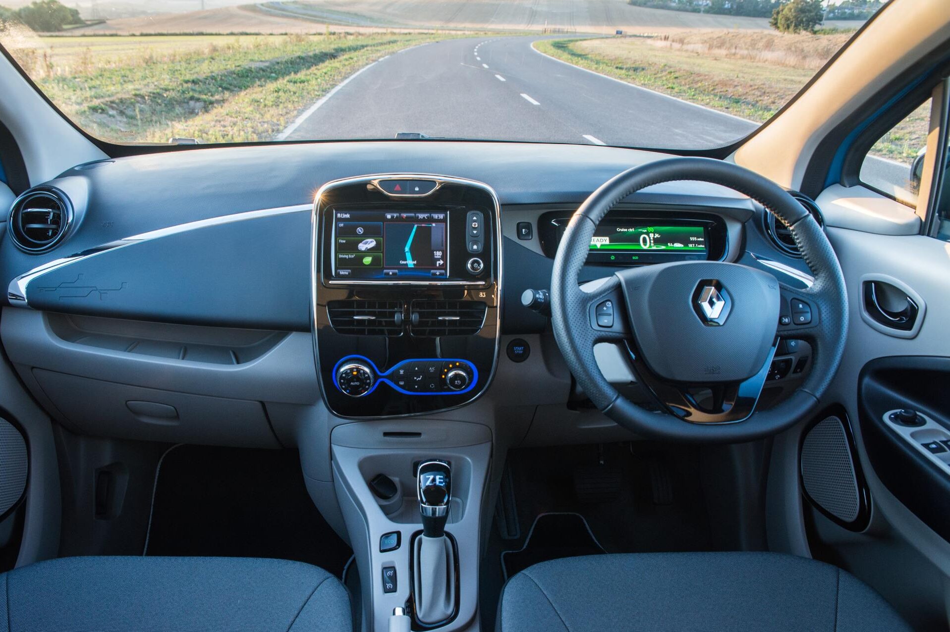 Renault Zoe 2013-2019 interior - EVs Unplugged