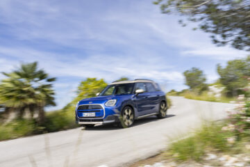 Mini Countryman Electric front driving